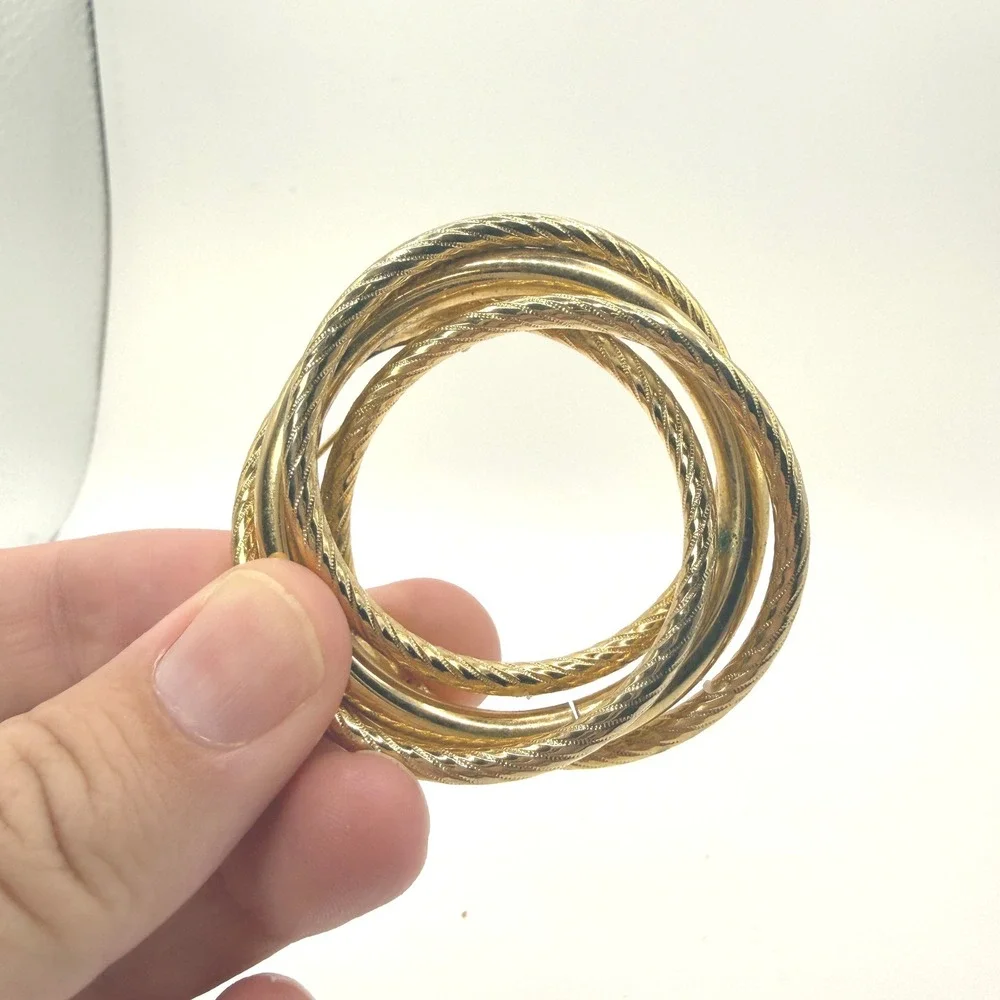 Vintage‎ Circle Brooch Women Gold Textured Interlocking Triple Ring Pin unsigned